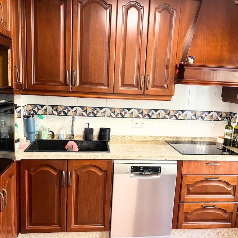 Palmeras House, Beach 10min walk - Casa Vacacional de 3 dormitorios - 10