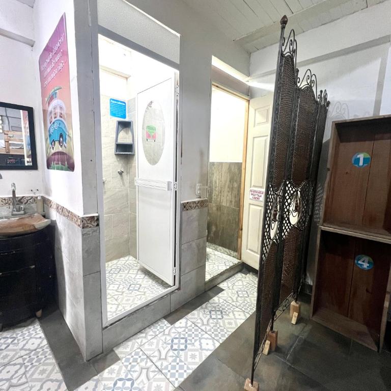 Combi CheapBest - Bed in 6-Bed Mixed Dormitory Room - 3