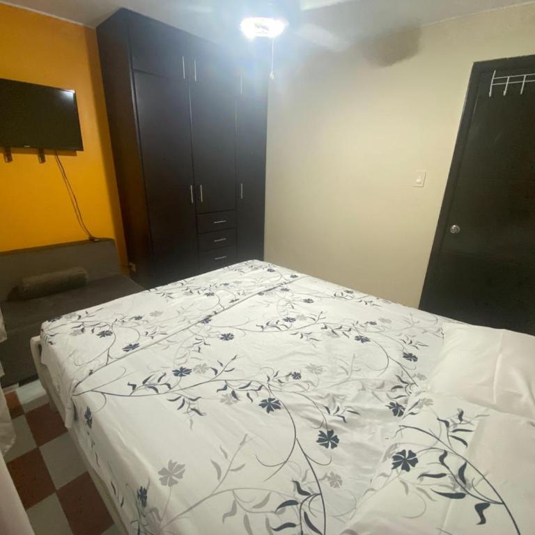 Departamento en Tonsupa - Two-Bedroom Apartment with Balcony - 13