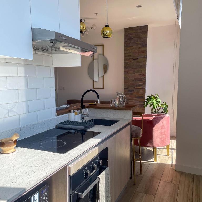 Stunning high-rise apartment with panoramic view, Jacuzzi, gym, Near Carolina Park, Atahualpa Stadium, Quicentro Shopping - Two-Bedroom Apartment - 26