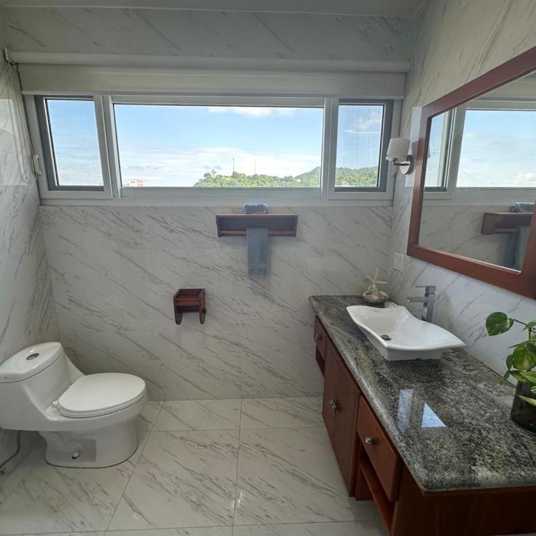 Penthouse in Bahia de Caráquez - Three-Bedroom Apartment - 25