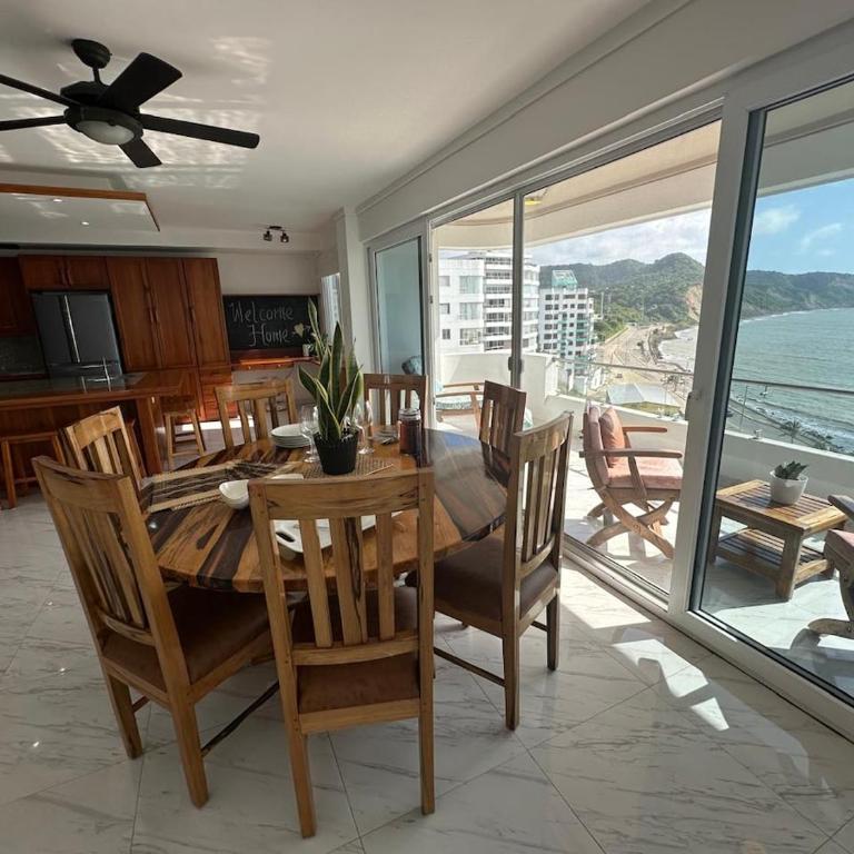 Penthouse in Bahia de Caráquez - Three-Bedroom Apartment - 44