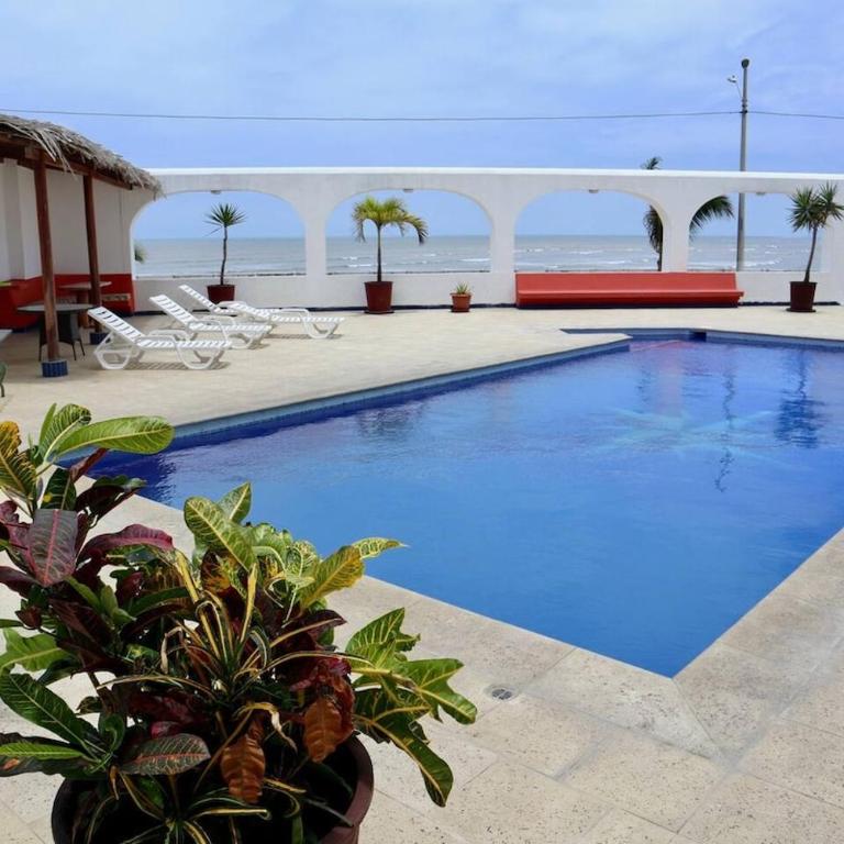Penthouse in Bahia de Caráquez - Three-Bedroom Apartment - 2