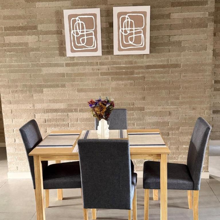 Apartamento con parqueadero en Laureles - Estadio, Medellín - Three-Bedroom Apartment - 6