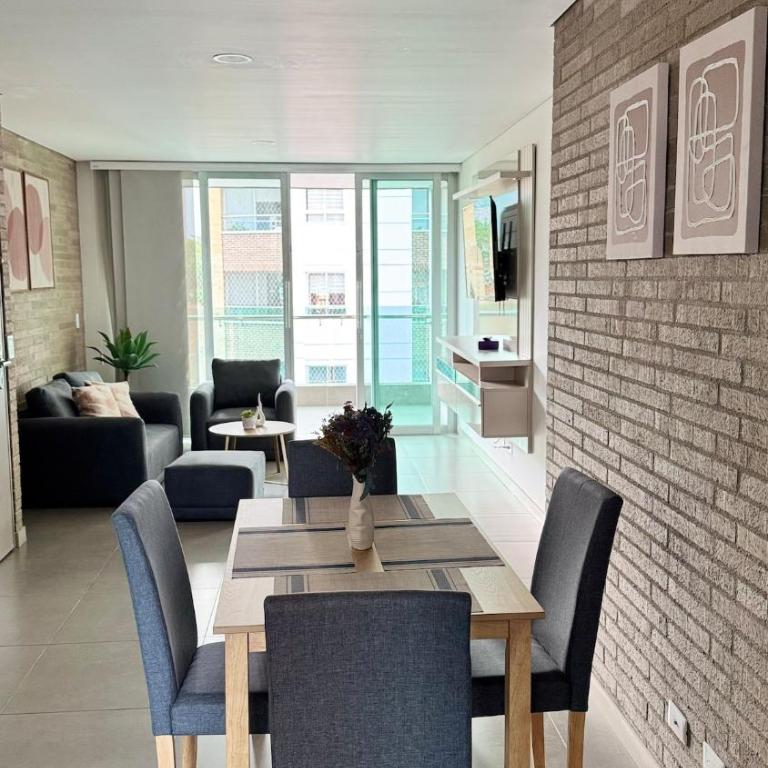 Apartamento con parqueadero en Laureles - Estadio, Medellín - Three-Bedroom Apartment - 7