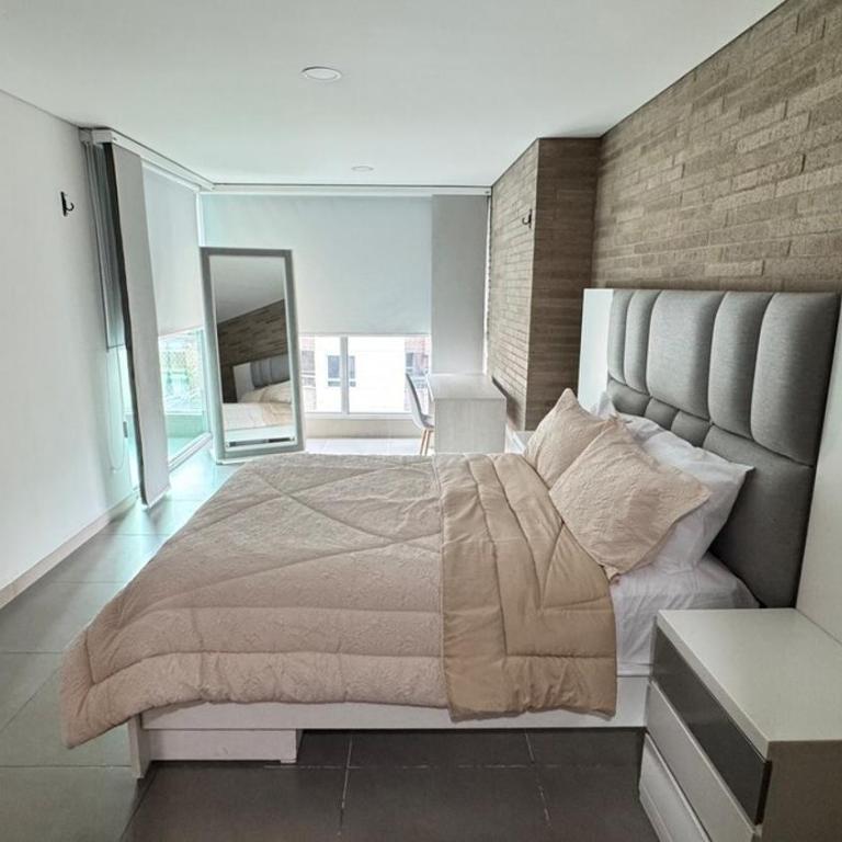 Apartamento con parqueadero en Laureles - Estadio, Medellín - Three-Bedroom Apartment - 8
