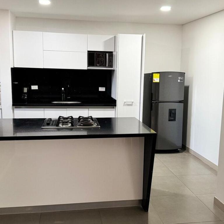 Apartamento con parqueadero en Laureles - Estadio, Medellín - Three-Bedroom Apartment - 9