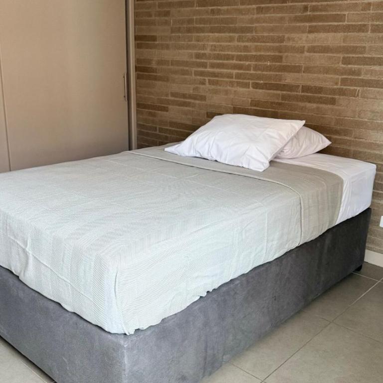 Apartamento con parqueadero en Laureles - Estadio, Medellín - Three-Bedroom Apartment - 16
