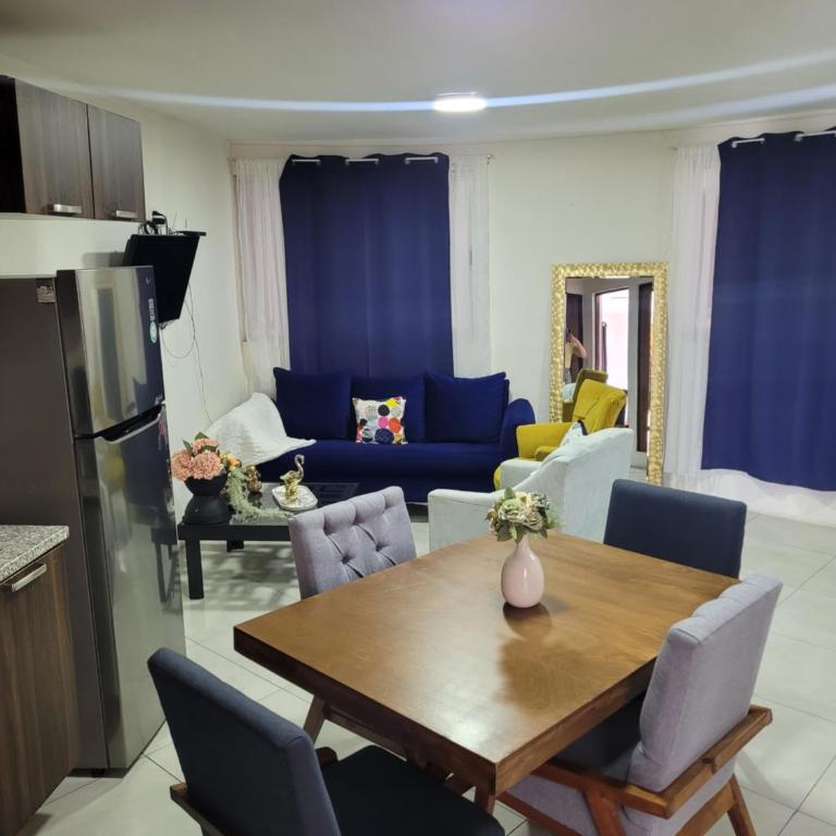 Céntrico, con alberca y estacionamiento - Apartamento de 2 dormitorios - 3