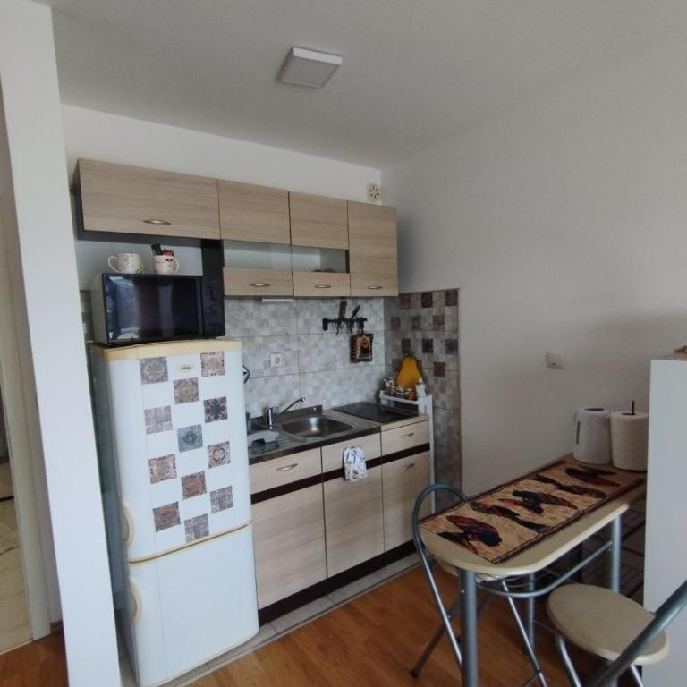 Studio - Bee Happy - One-Bedroom Apartment - 11