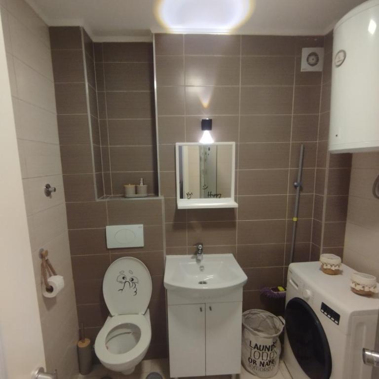 Studio - Bee Happy - One-Bedroom Apartment - 12