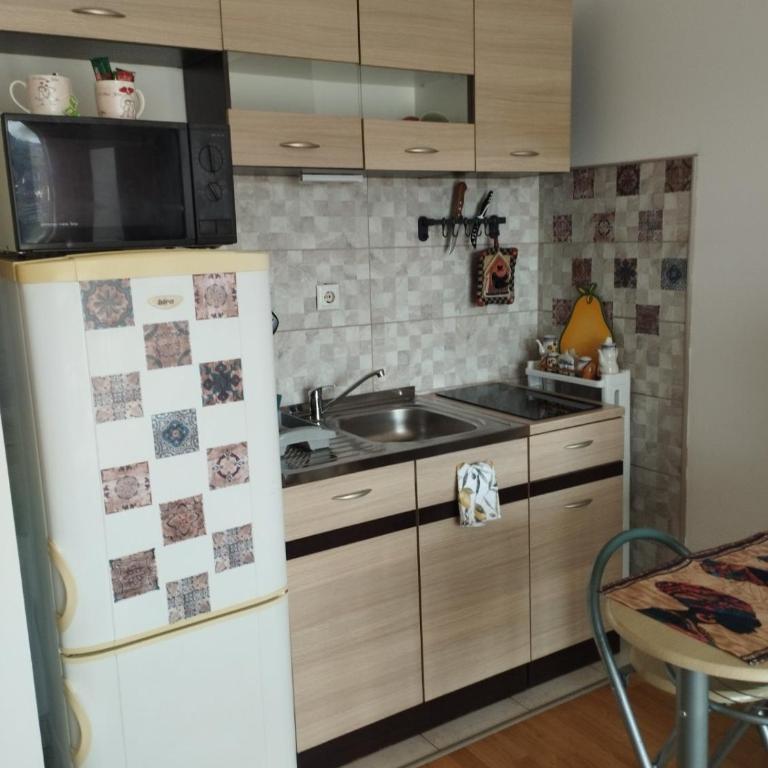 Studio - Bee Happy - One-Bedroom Apartment - 18