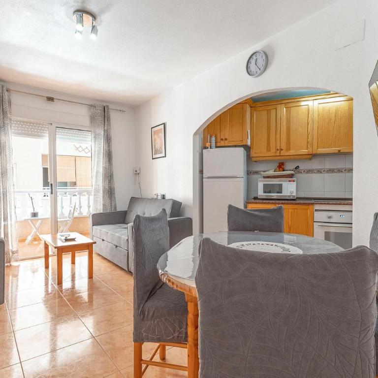 Beautiful Apartment In Torrevieja With Wifi - Apartamento de 2 dormitorios - 2