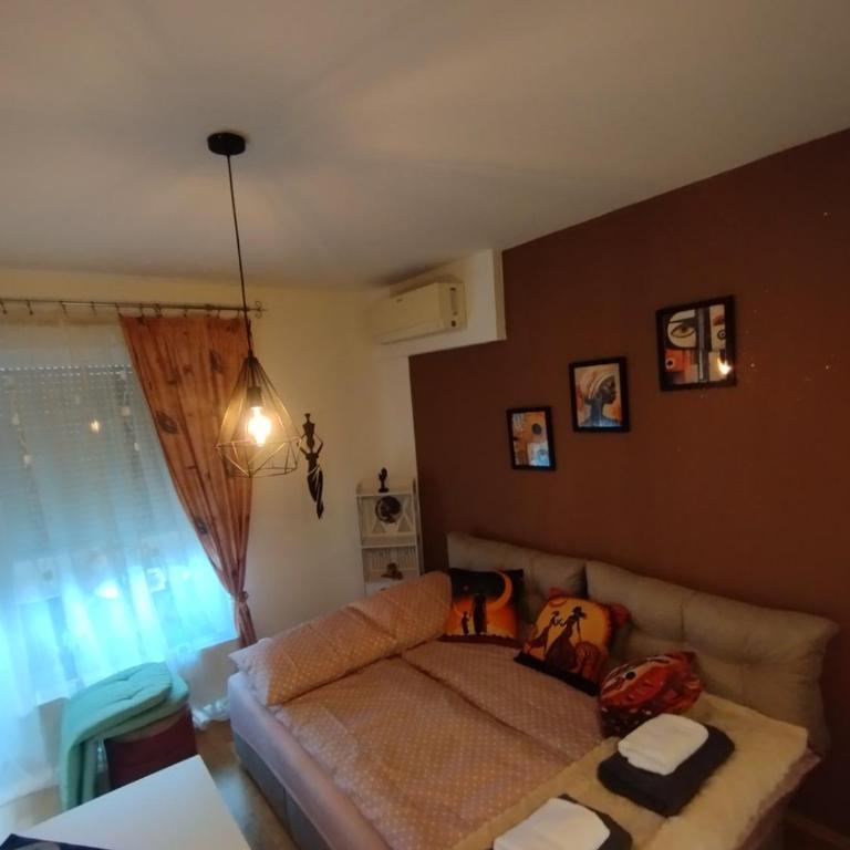 Studio - Bee Happy - One-Bedroom Apartment - 3