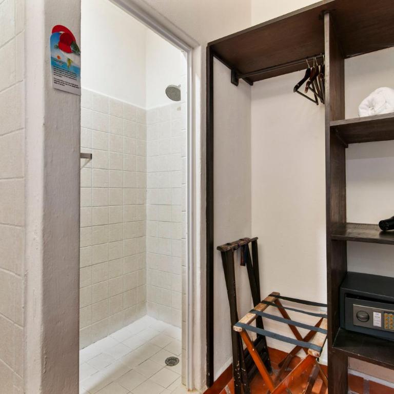 Hotel Riviera Del Sol - Queen Suite - 4