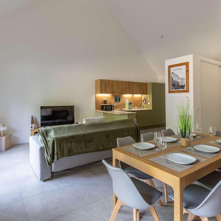 Appartement Haut de Gamme 3 Chambres avec Terrasse et Jardin - FR-1-401-317 - Apartment - 4