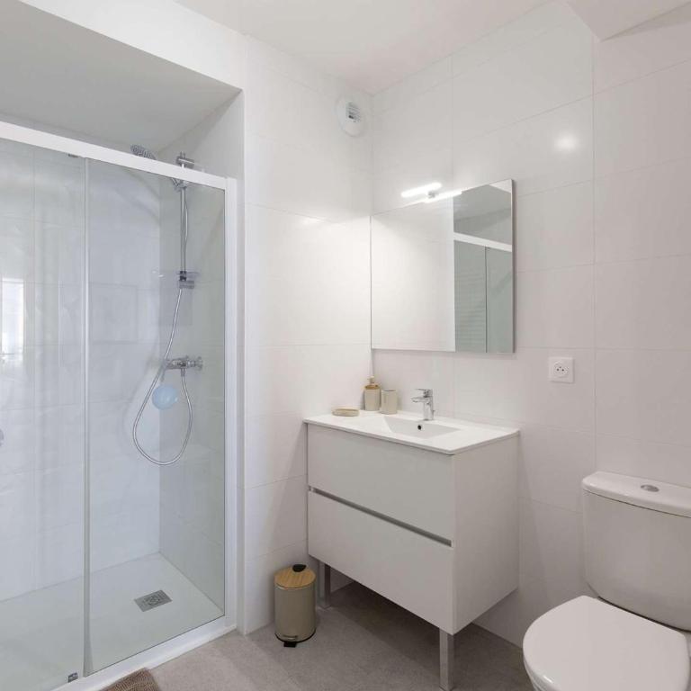 Appartement Haut de Gamme 3 Chambres avec Terrasse et Jardin - FR-1-401-317 - Apartment - 7