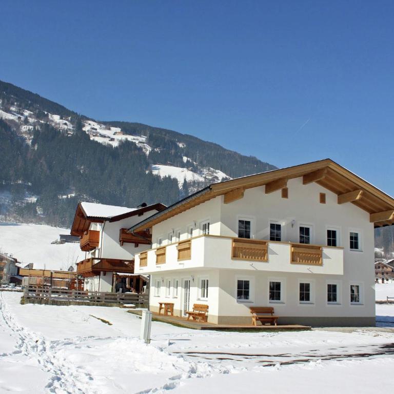 Apartment in Aschau near Ski Slopes - Three-Bedroom Apartment - 42