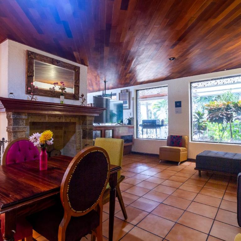 Chapalita Grand House - Eight-Bedroom House - 12