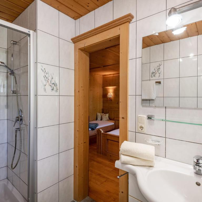 Ferienwohnung - Schmirnerhof - Apartment mit 3 Schlafzimmern - 14