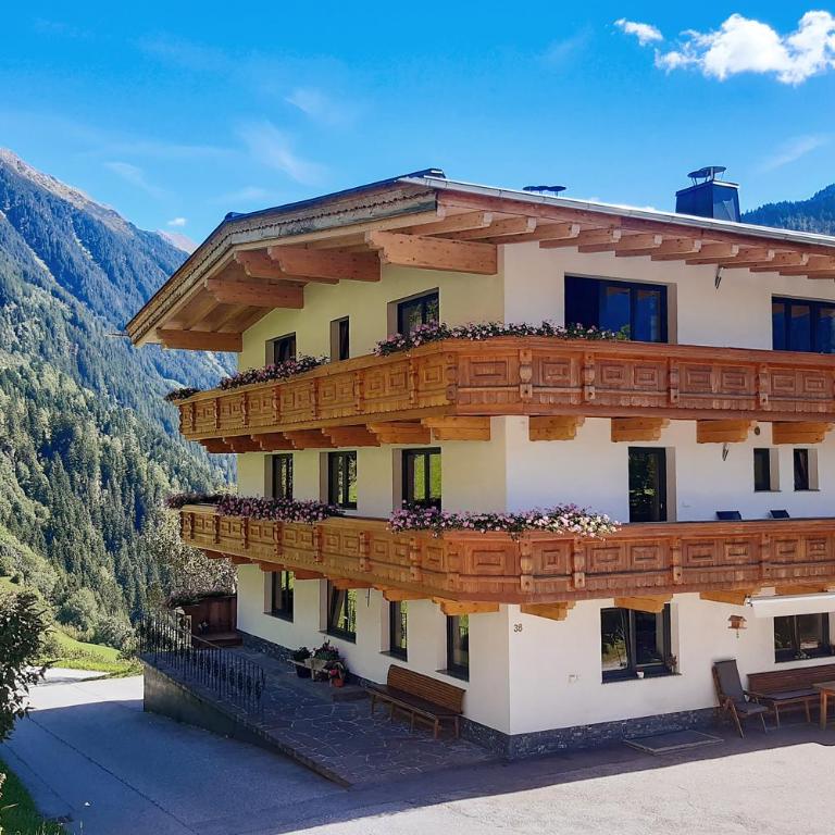 Ferienwohnung - Schmirnerhof - Apartment mit 3 Schlafzimmern - 1