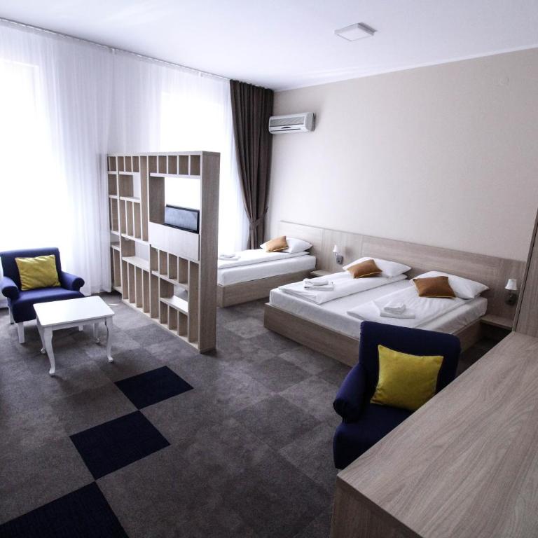 Hotel Story - Family Room - 2