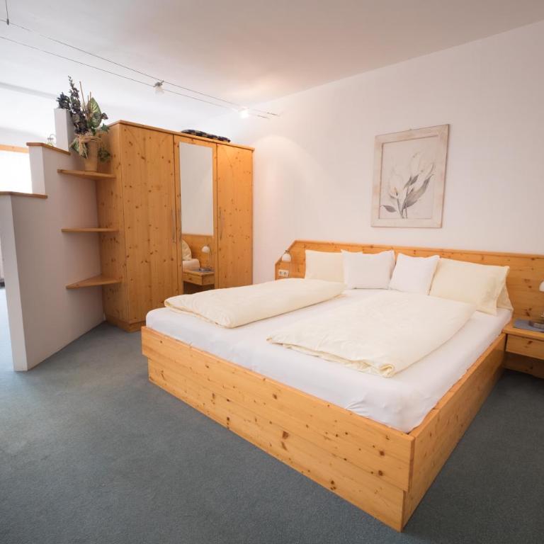 Die Nockalm - Dreibettzimmer mit Balkon - 3