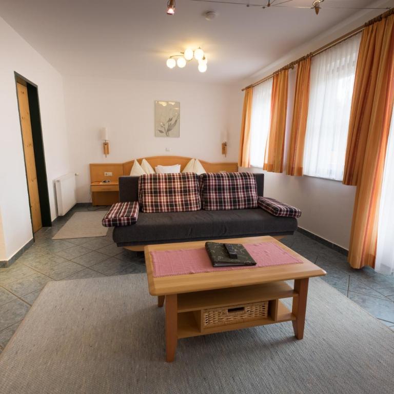 Die Nockalm - Dreibettzimmer mit Balkon - 7