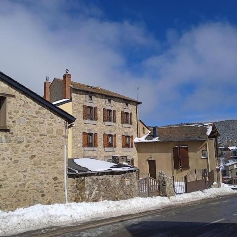90 m2, 3 chambres, coeur de village, 10 mns des pistes, navette gratuite - Maison 3 Chambres - 1
