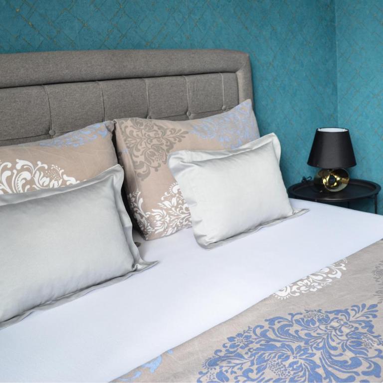 MOOW Apartments - One-Bedroom Apartment - 2