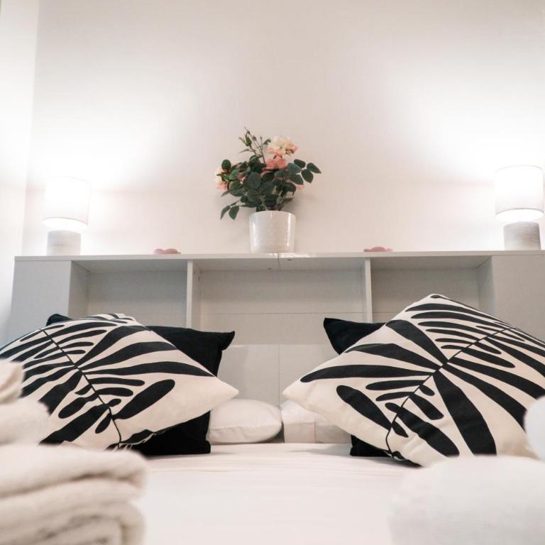 Candelor House - Apartment & Garden Trastevere - Deluxe Two-Bedroom Apartment with Garden View - 36
