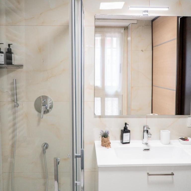 Candelor House - Apartment & Garden Trastevere - Deluxe Two-Bedroom Apartment with Garden View - 13