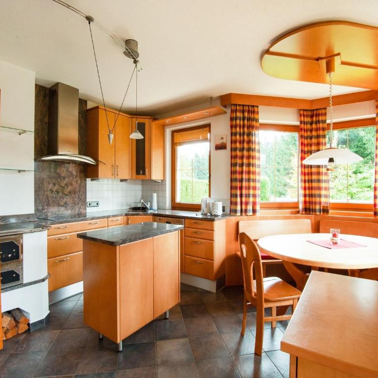 Chalet in Reith near Ski Slopes - Ferienhaus mit 4 Zimmern - 4