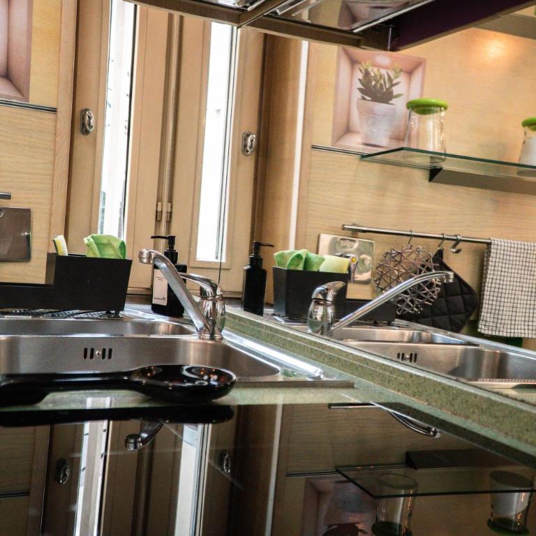 Candelor House - Apartment & Garden Trastevere - Deluxe Two-Bedroom Apartment with Garden View - 8