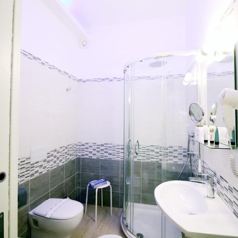 Enjoy Tropea Accomodation - Double Room with Private Bathroom - 1
