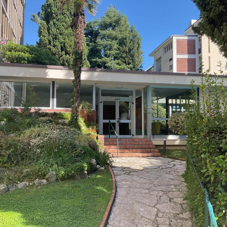 Residence Villa Alba - B&B Suite Disposition 555 Al Vittoriale - Appartamento Monolocale con Letto Queen-Size - 26