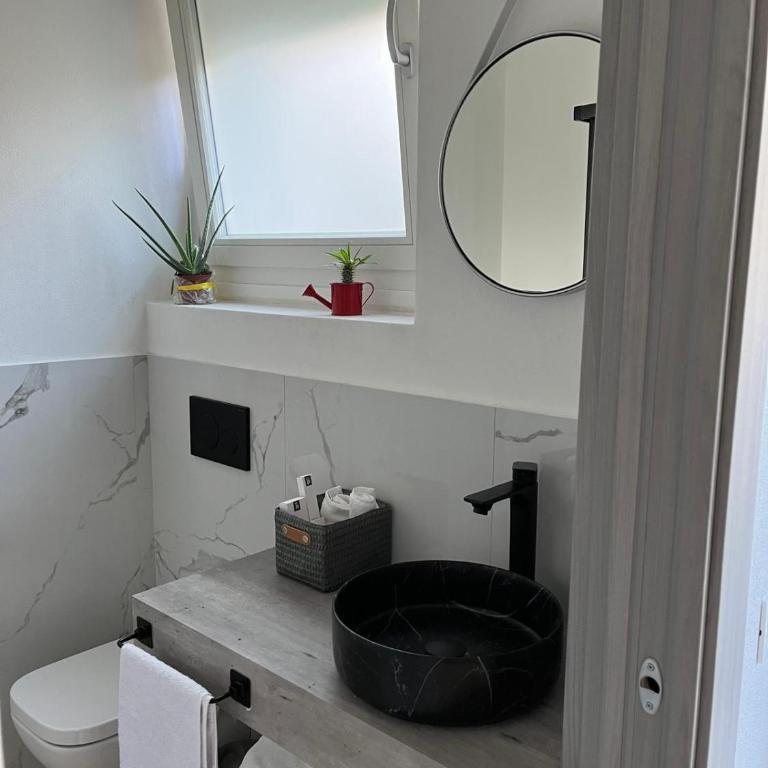 Residence Villa Alba - B&B Suite Disposition 555 Al Vittoriale - Appartamento Monolocale con Letto Queen-Size - 15