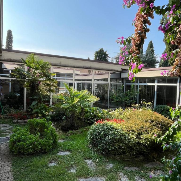 Residence Villa Alba - B&B Suite Disposition 555 Al Vittoriale - Appartamento Monolocale con Letto Queen-Size - 29
