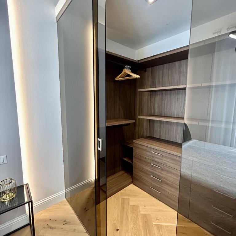 Attico di lusso elegante e moderno - Appartamento con 2 Camere da Letto e Terrazza - 3