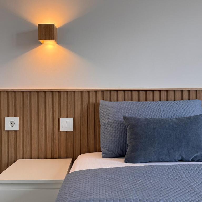 Beautiful newly renovated bungalow - One-Bedroom Apartment - 12