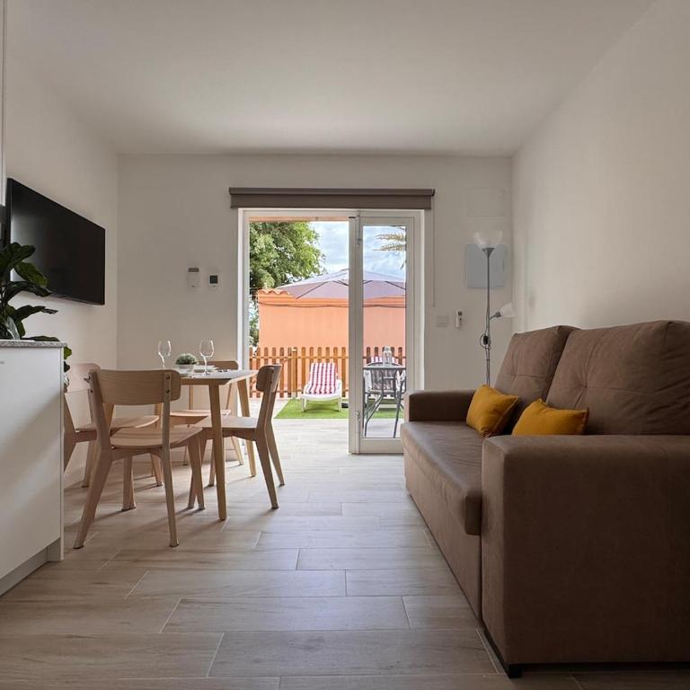 Beautiful newly renovated bungalow - One-Bedroom Apartment - 5