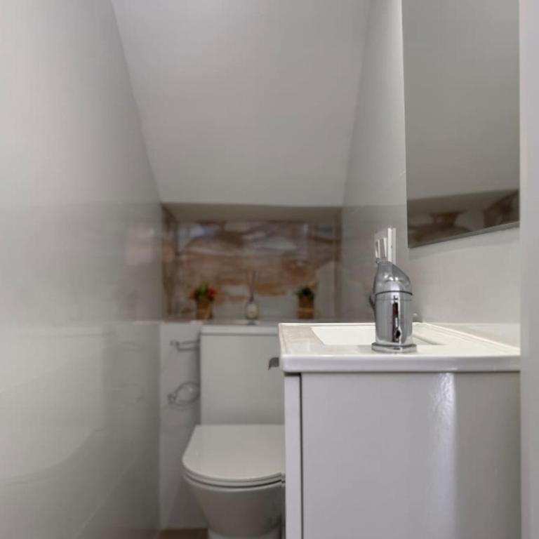 Beautiful newly renovated bungalow - One-Bedroom Apartment - 15