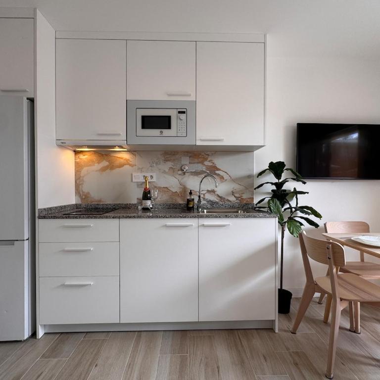 Beautiful newly renovated bungalow - One-Bedroom Apartment - 22