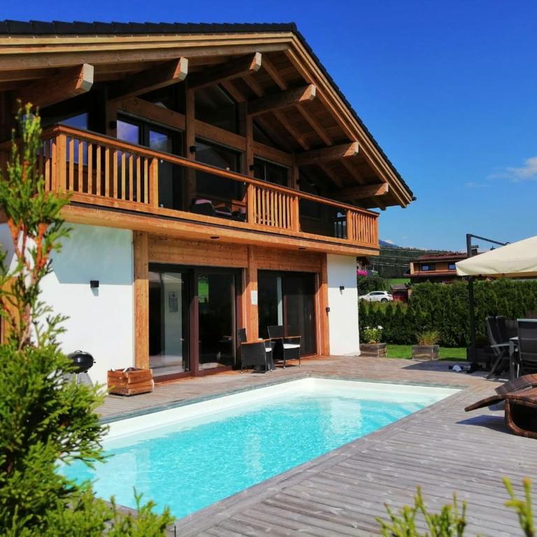 Chalet in Neukirchen by Wildkogel Ski Slopes - Chalet mit 3 Schlafzimmern - 1