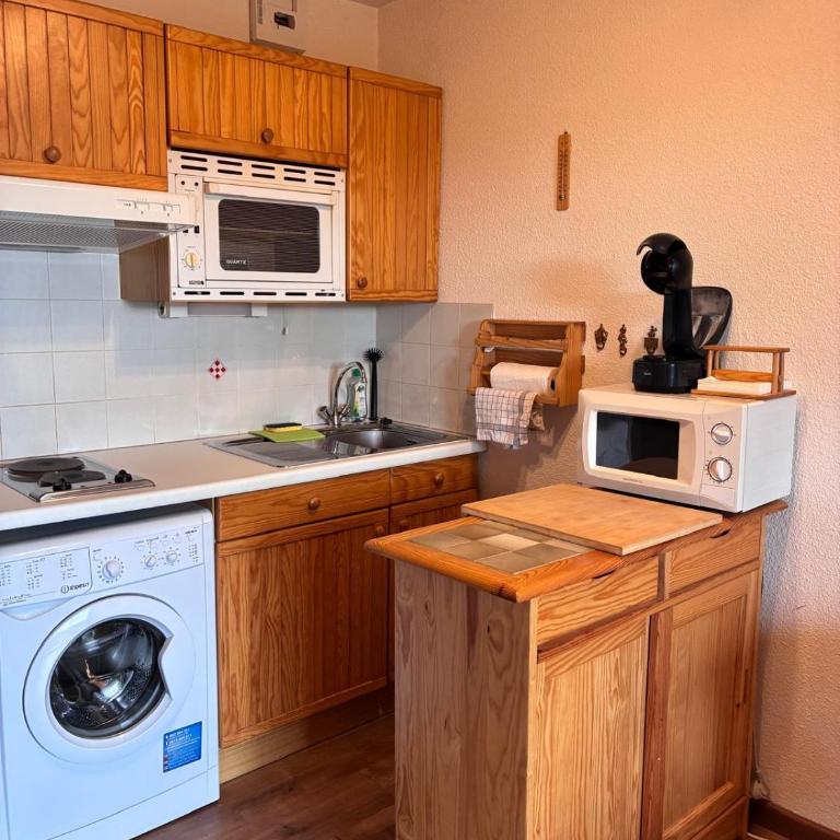 Studio cabine chaleureux à Pyrénées 2000 - WiFi et parking privé - Studio avec Terrasse - 5