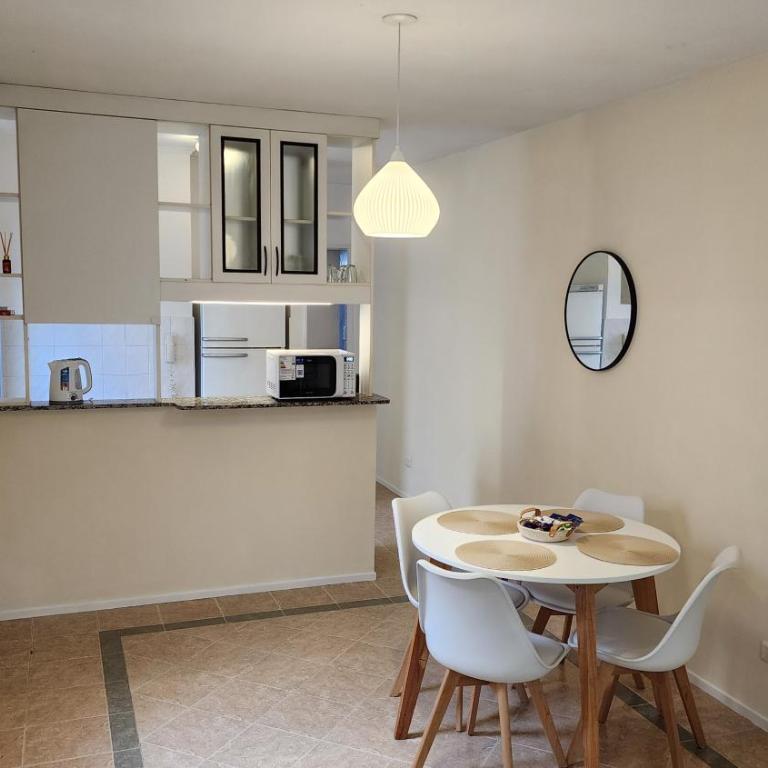 Departamento Centrico con vista única a Plaza Sarmiento - Apartamento de 1 dormitorio - 10