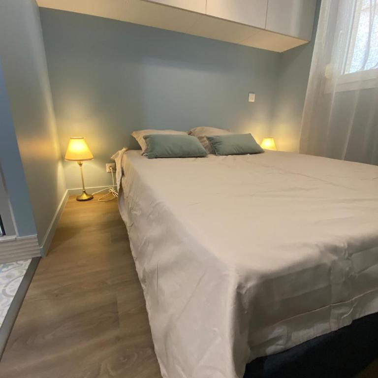 La dolce vita, climatisé , parking, piscine 1 chambre - Appartement 1 Chambre - 9
