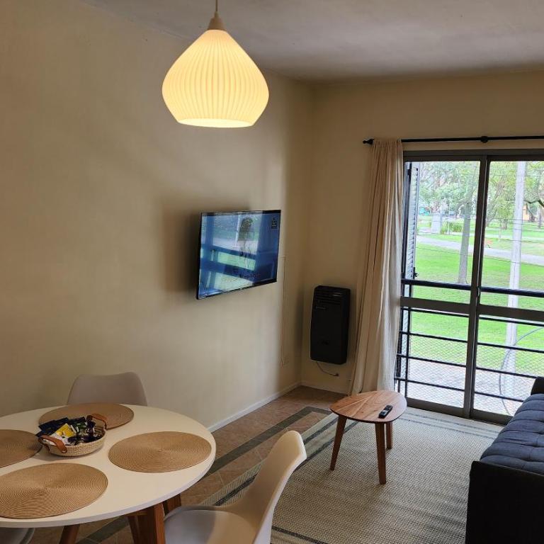 Departamento Centrico con vista única a Plaza Sarmiento - Apartamento de 1 dormitorio - 6