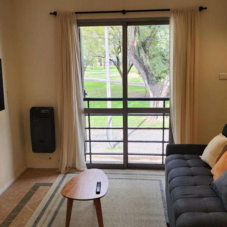 Departamento Centrico con vista única a Plaza Sarmiento - Apartamento de 1 dormitorio - 5