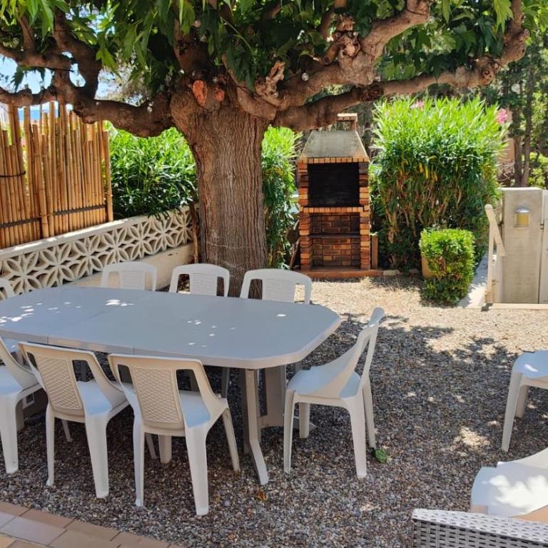 Villa en bord de mer à Saint Pierre la mer - Three-Bedroom Villa - 2